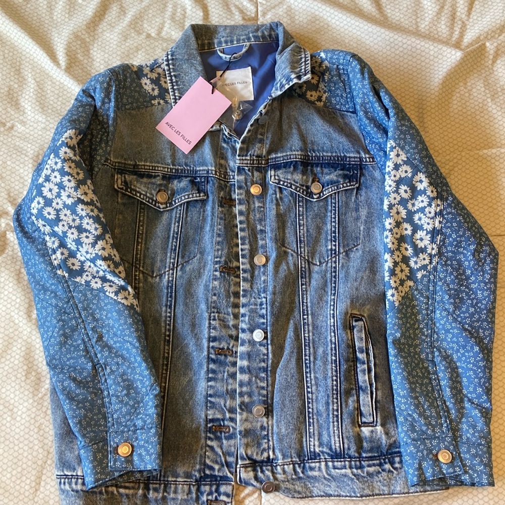 New NWT Avec Les Filles Denim Blue Floral Jacket Size medium Anthropologie print